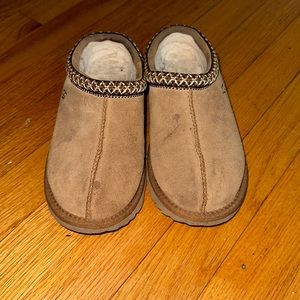 chestnut Tasman Uggs size 4